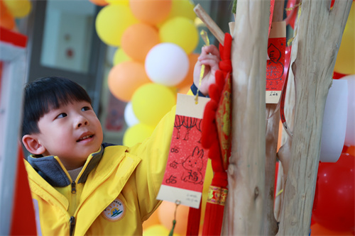 华庄中心幼儿园：萌兔年俗喜迎开学